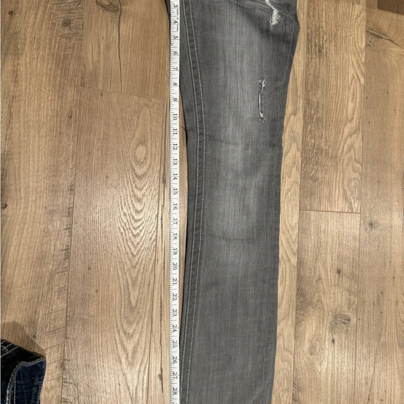 REQUEST Women’s size 9 grey distressed jean - Picture 7 of 7